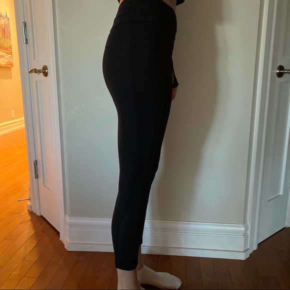 ✨ Lululemon 7/8 Tight with Mesh Leg Size 4 - Picture 3 of 12